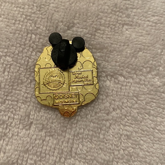 Pluto Mystery Disney Pin - Picture 2 of 2